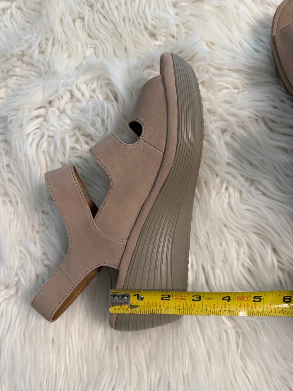 Clarks Taupe Beige Triple-Strap Wedge Sandals size 8 brand new